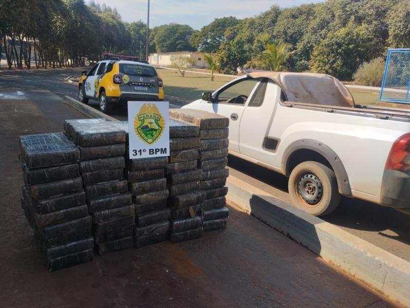 Terra Roxa - PM apreende carro com 570 kg de maconha