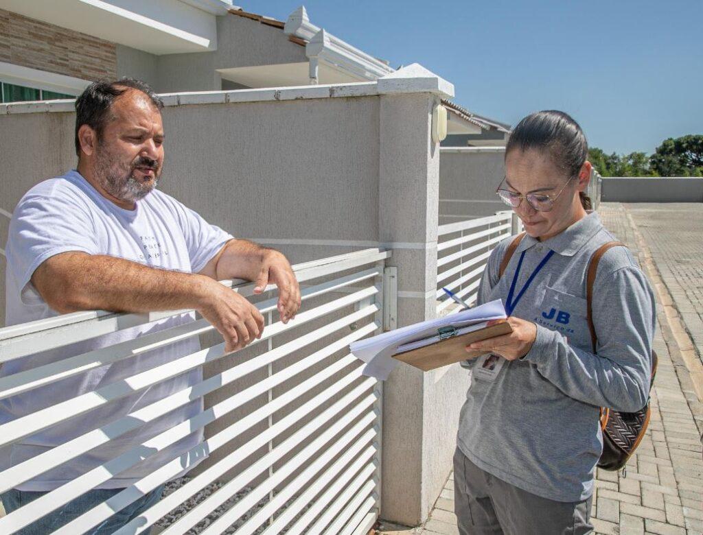 Agentes da Copel irão até as casas no Paraná para fazer cadastro da fatura digital.