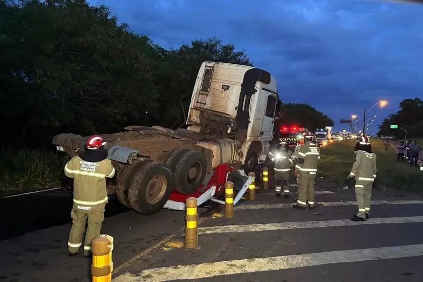 Caminhoneiro morre preso às ferragens de caminhão prancha na PR-323, em Umuarama